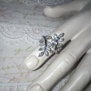 Elegant Silver Tone Wrap Leaf Ring